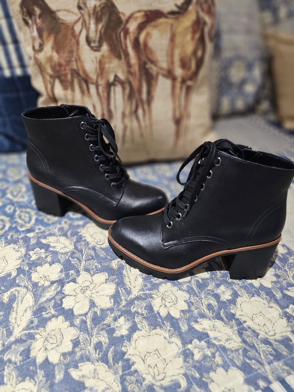 Naturalizer Black Lace-Up Heeled Ankle Boots with Tan Trim, NWOT - Picture 3 of 7